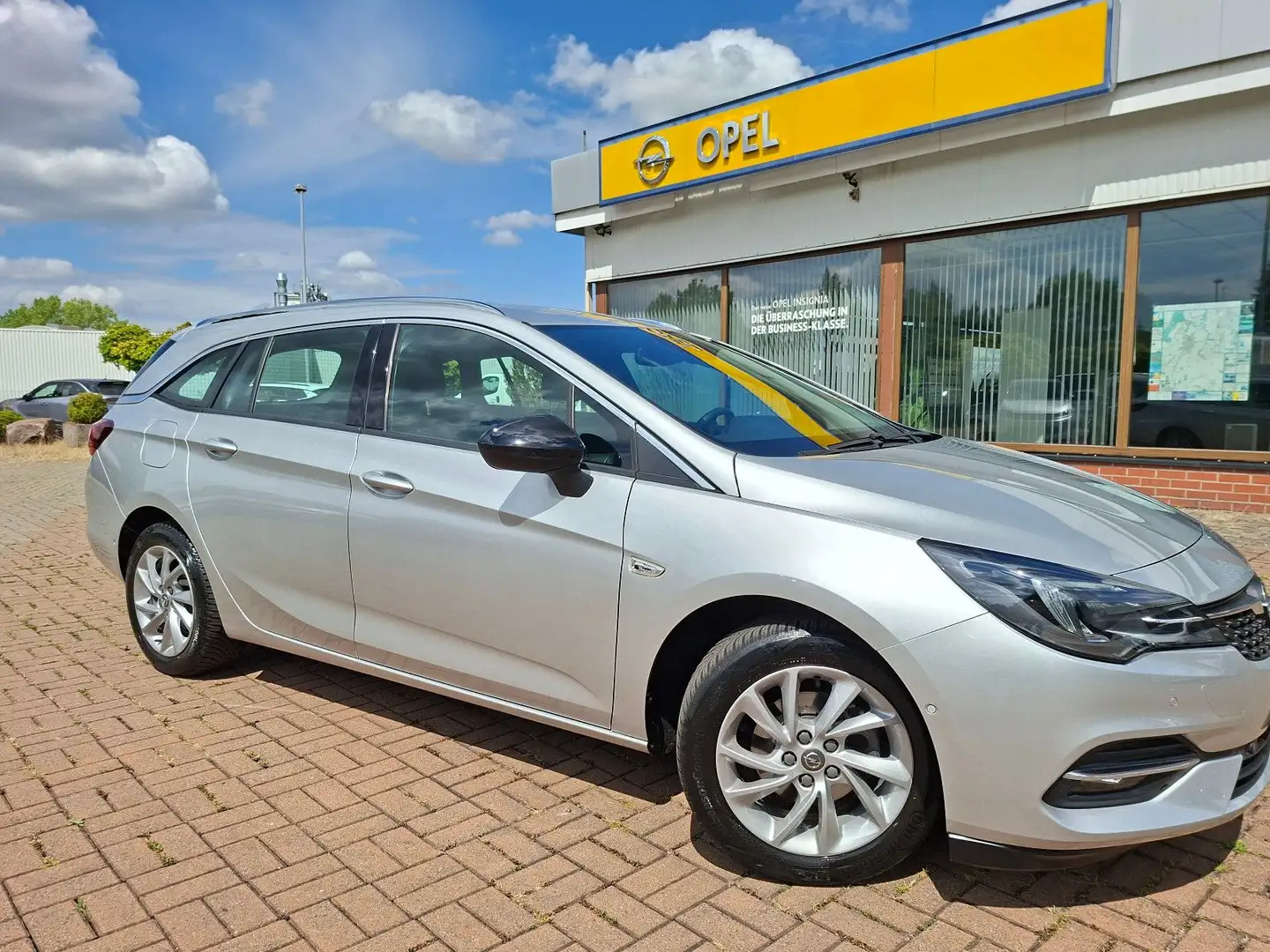 Opel Astra K ST Elegance+LED+NAVI+KLIMAAU+SHZ+LHZ+CAM Silber - 1