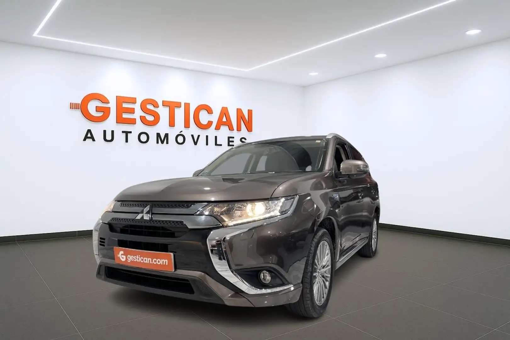 Mitsubishi Outlander 2.4 PHEV Motion Auto 4WD Marrón - 1