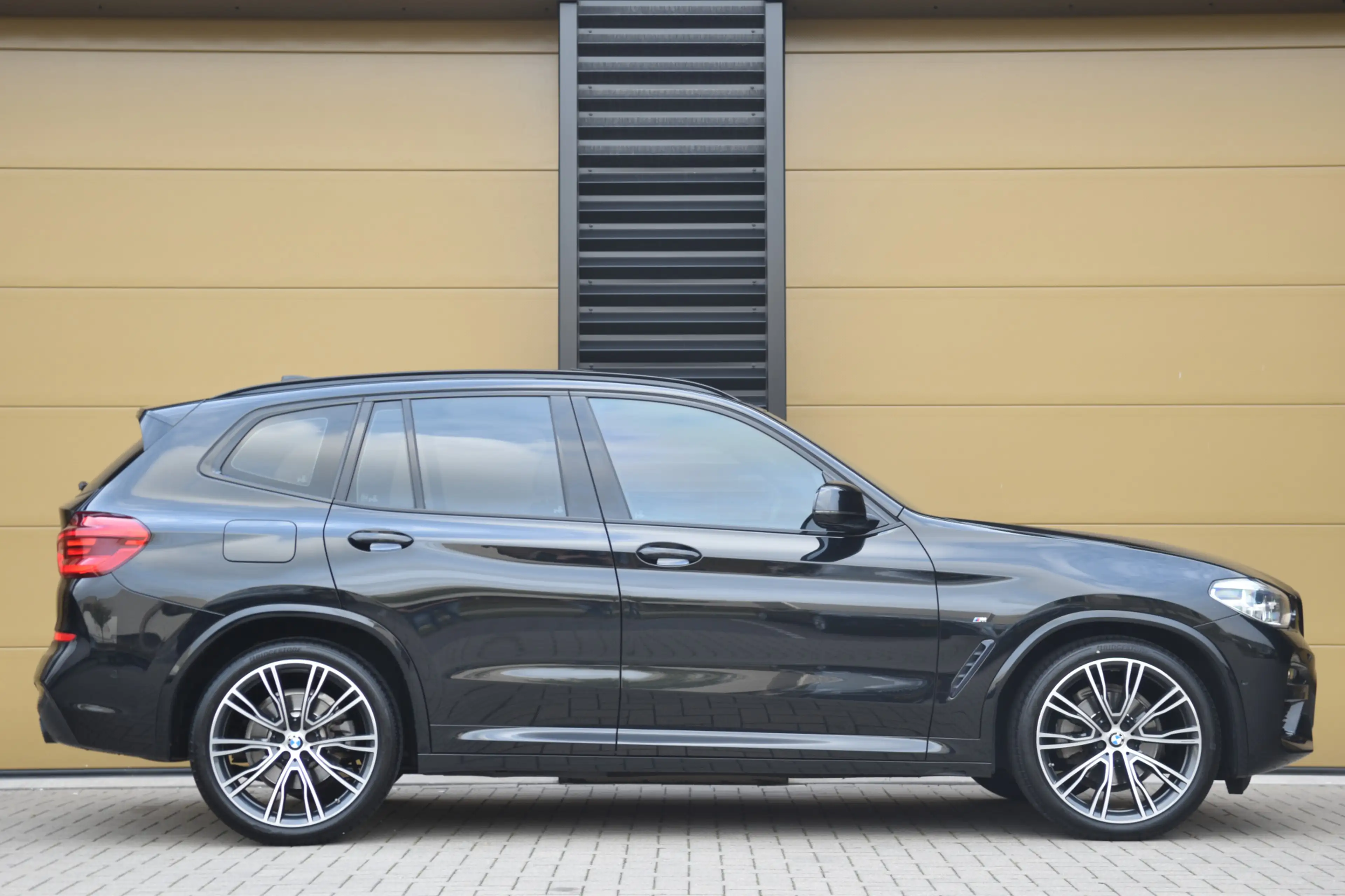 BMW X3 S-Drive 20i Launch Edition High Executive * M-Spor — photo 2