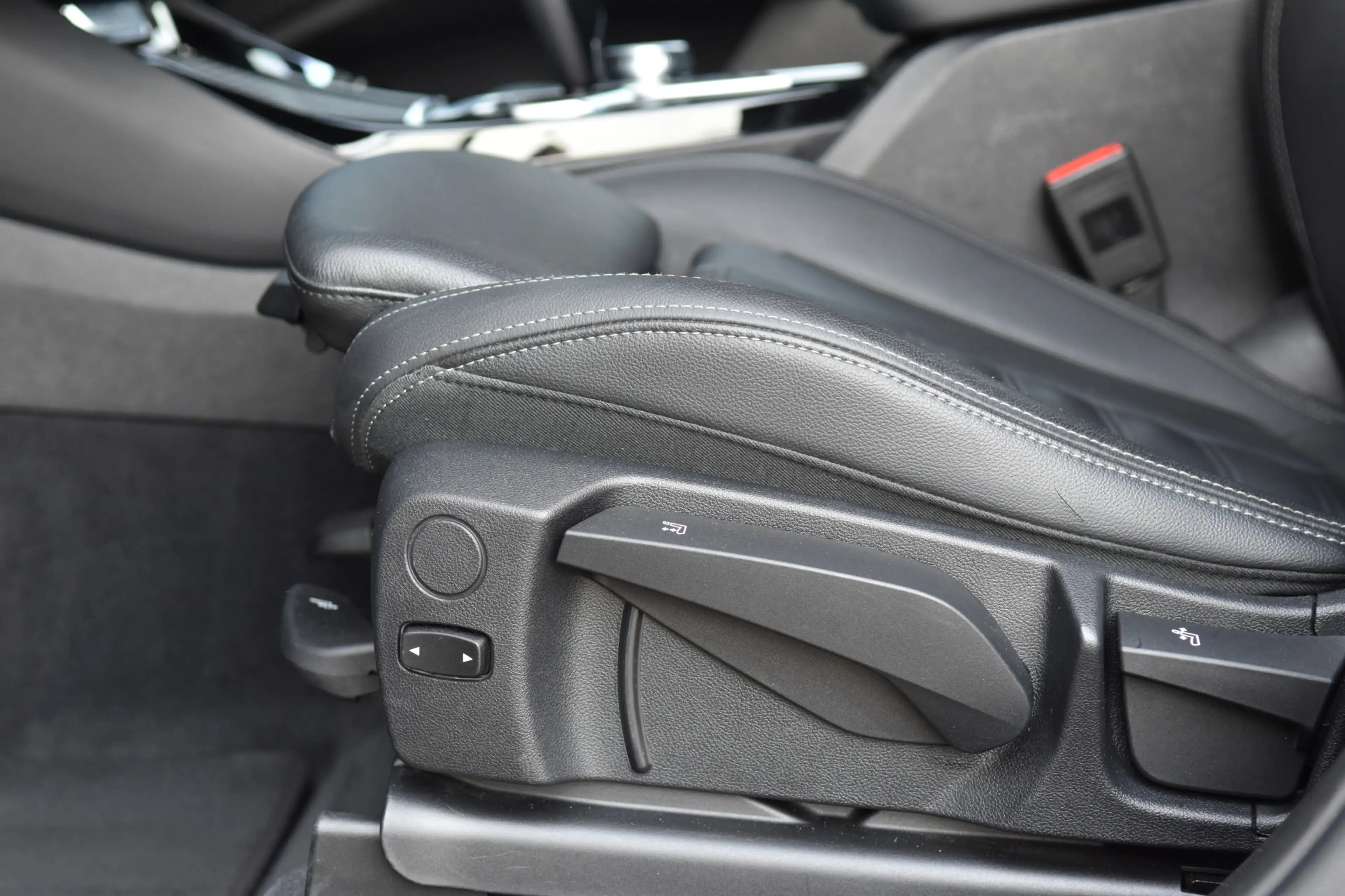 BMW X3 S-Drive 20i Launch Edition High Executive * M-Spor — photo 13