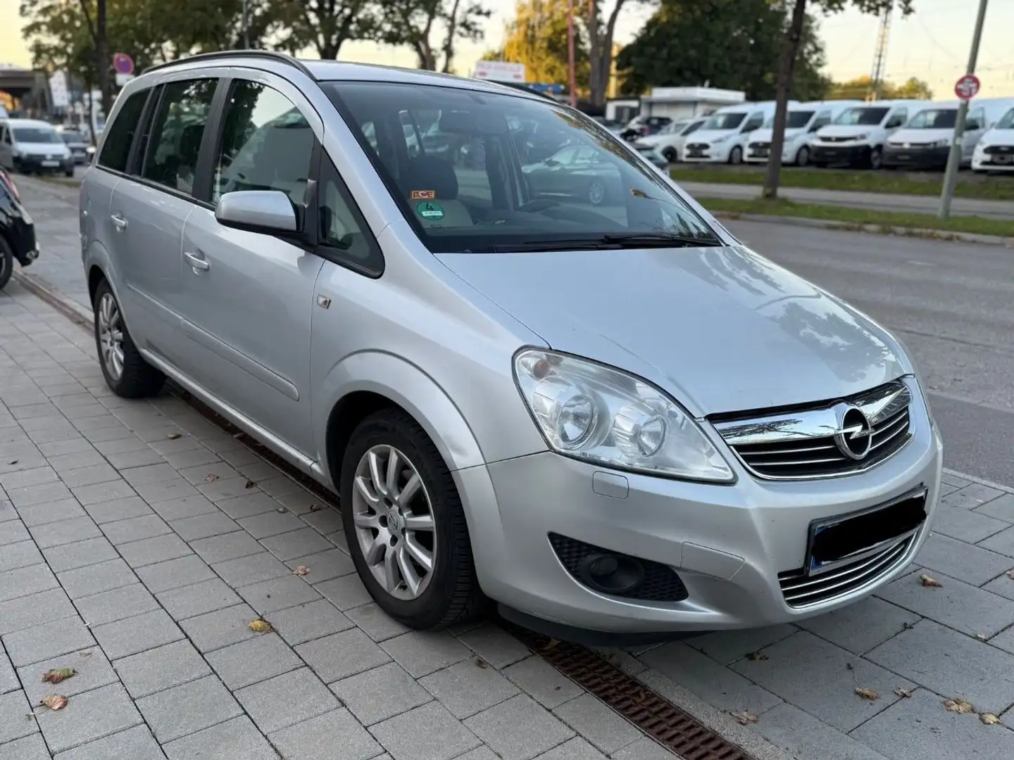 Opel Zafira B Edition 7 sitzt  PDC Klima Navi Sitzhei - 2