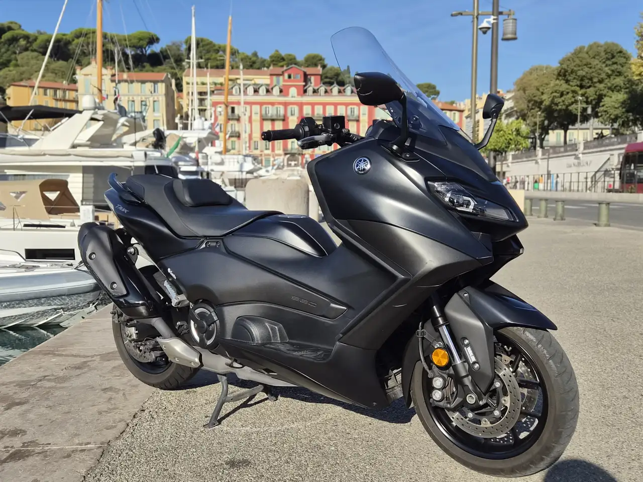 Yamaha Tmax 560