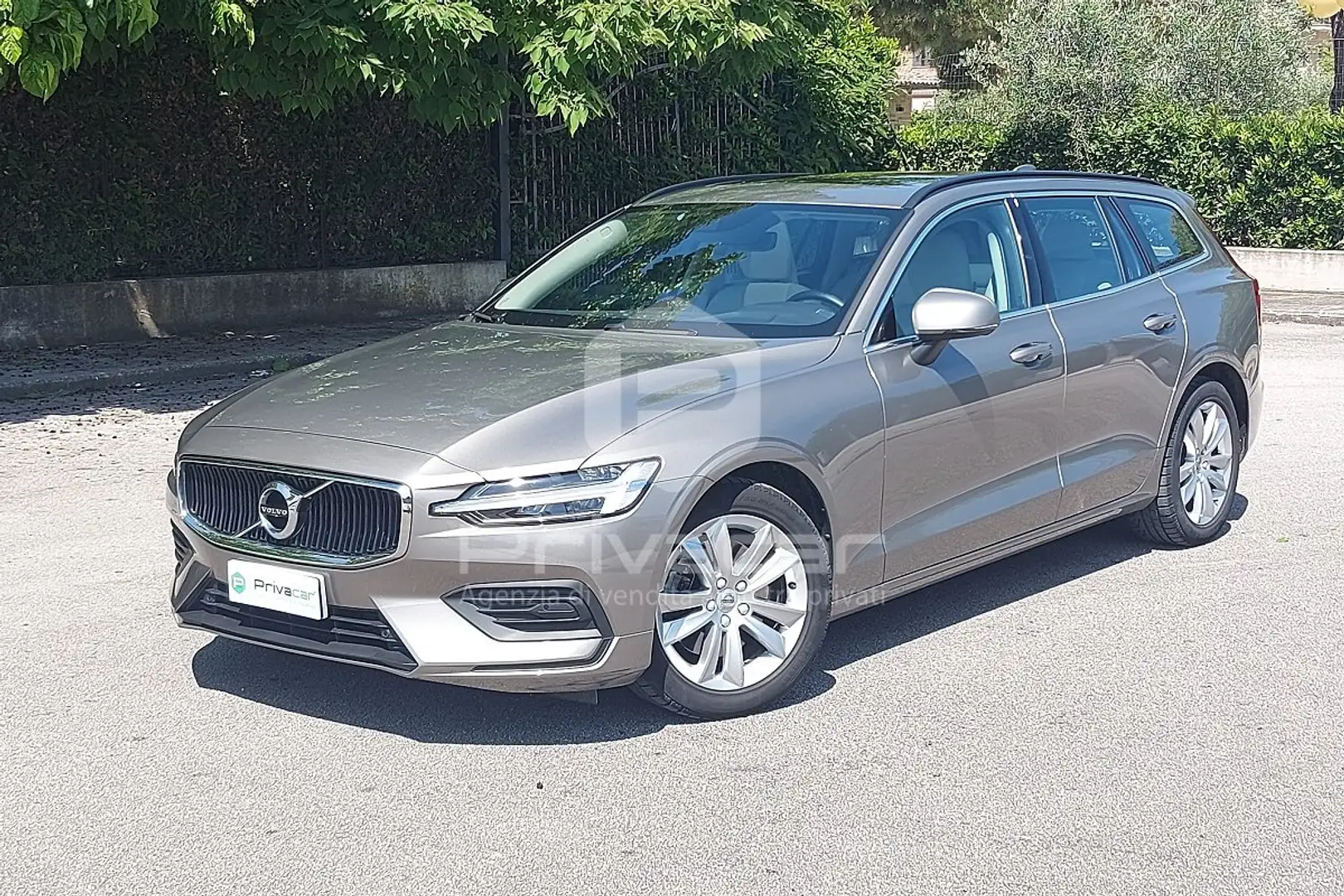 Volvo V60 V60 B4 (d) Geartronic Momentum Business Pro - 1