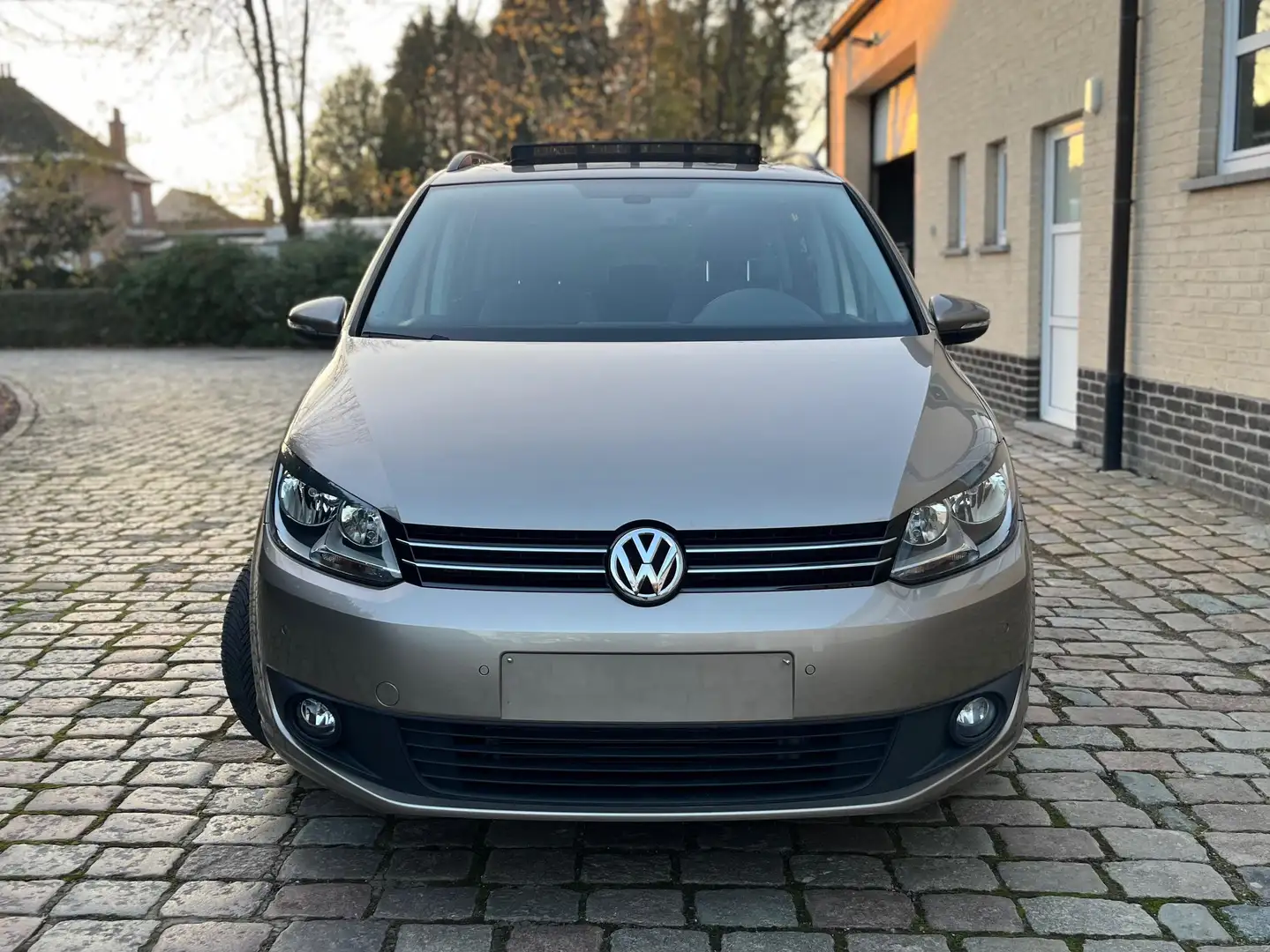 Volkswagen Touran 1.4 TSI Trendline DSG ### 43000 km ### Beige - 2
