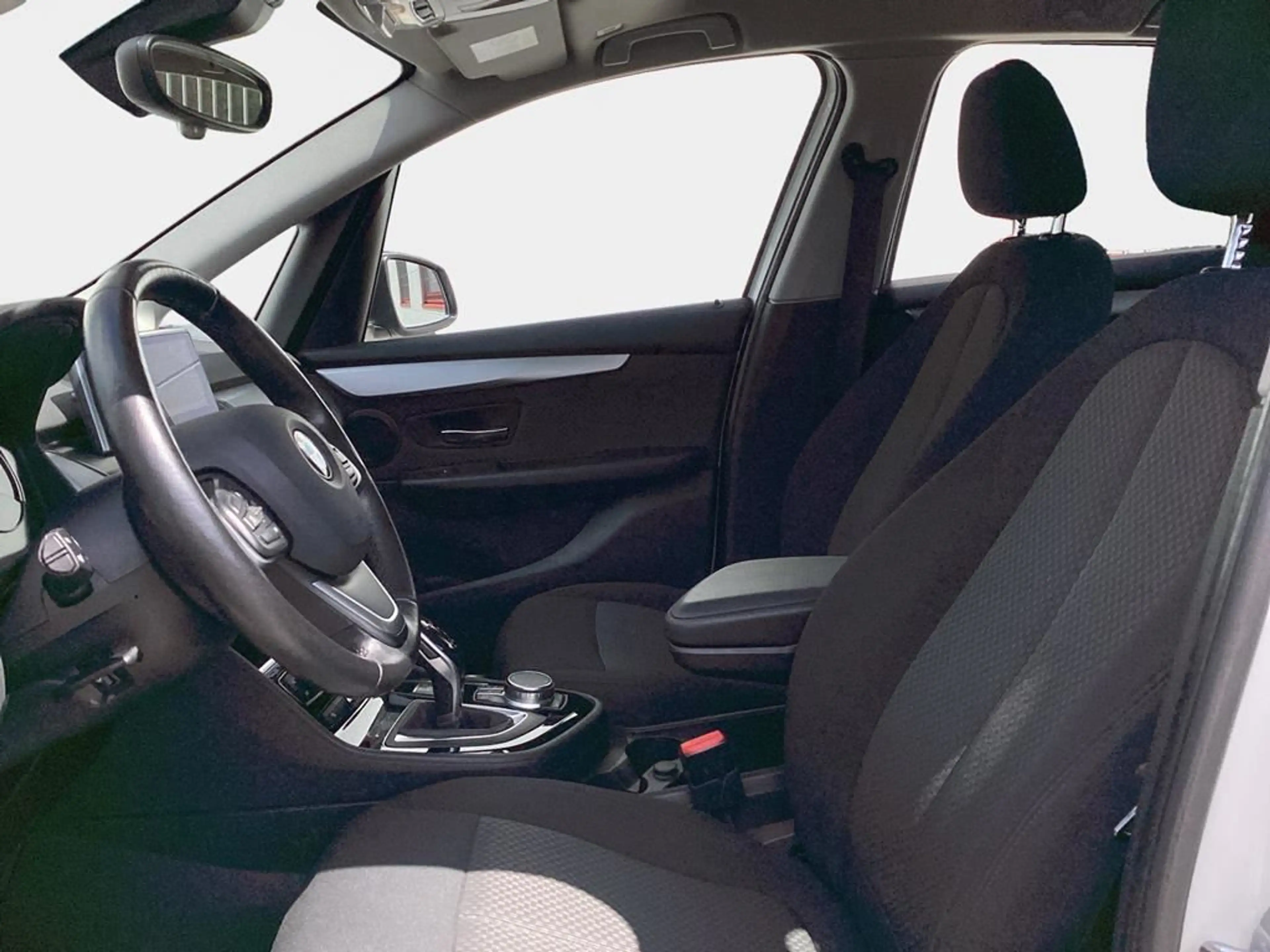 BMW 216 Advantage — photo 10