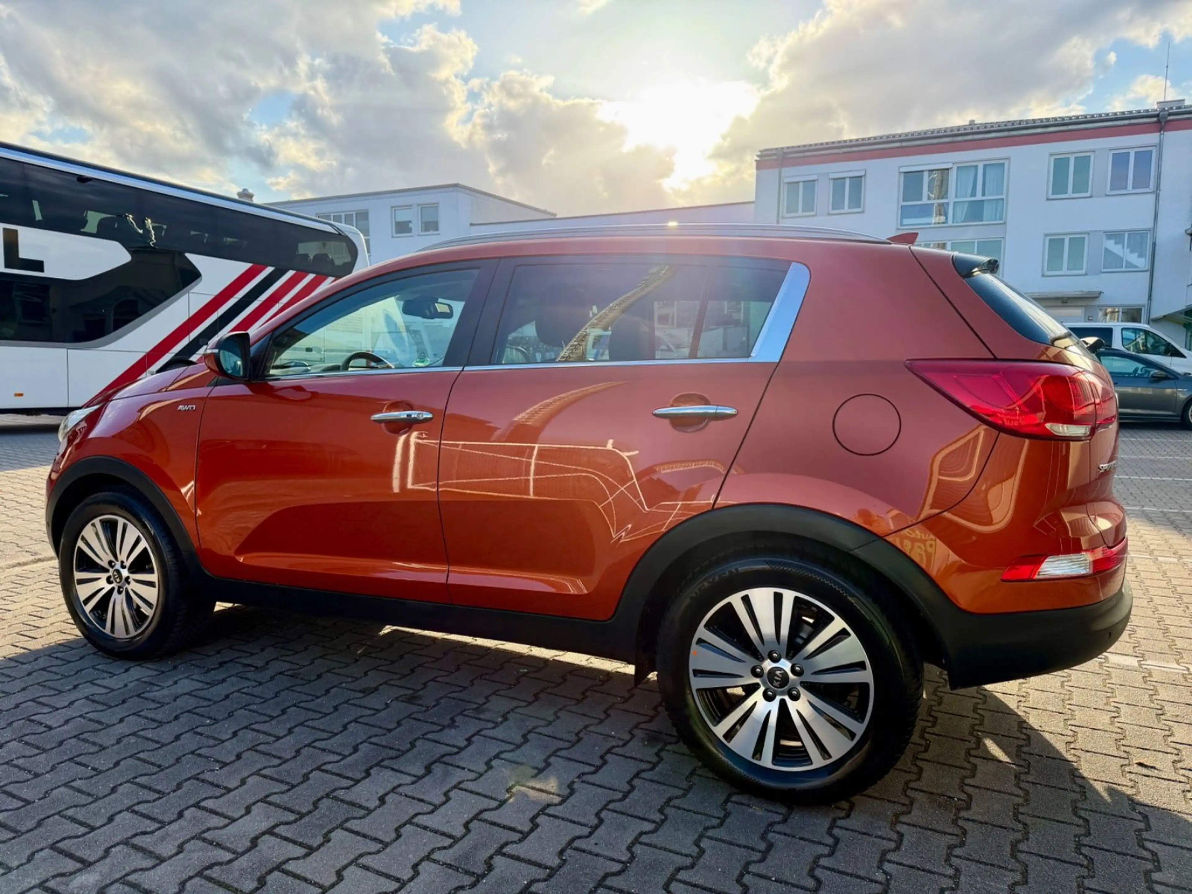 Kia Sportage 2.0 GDI Spirit 4WD°AHK°XENON°NAVI°PDC — photo 12