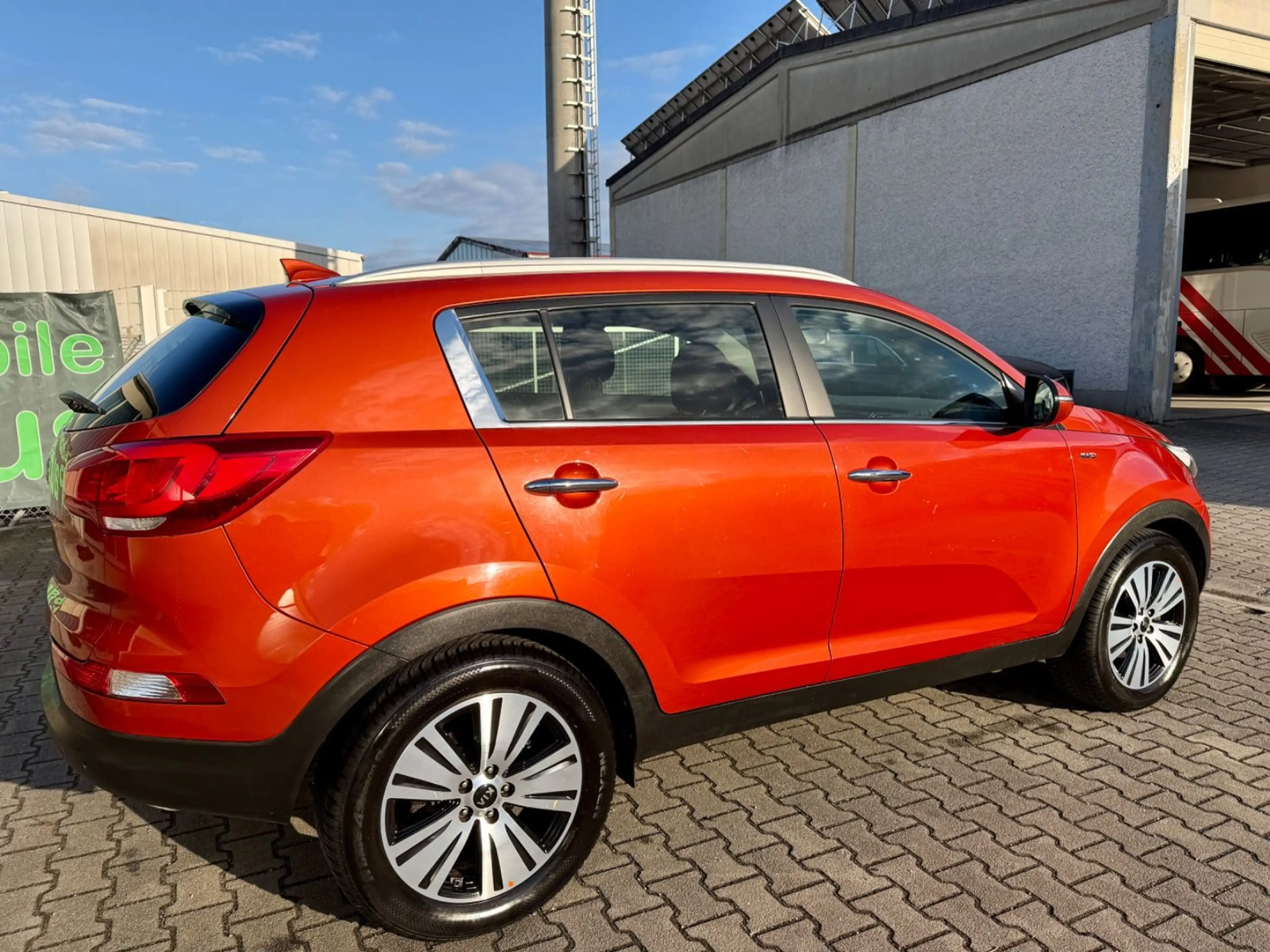 Kia Sportage 2.0 GDI Spirit 4WD°AHK°XENON°NAVI°PDC — photo 3