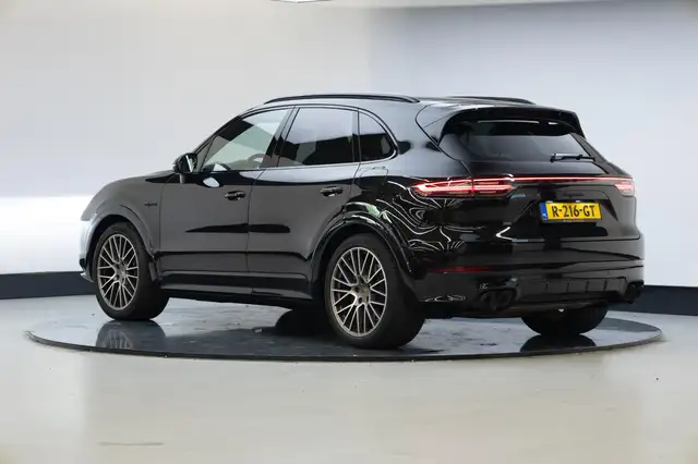 Porsche Cayenne view 2