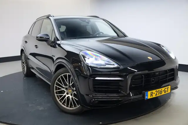 Porsche Cayenne view 3