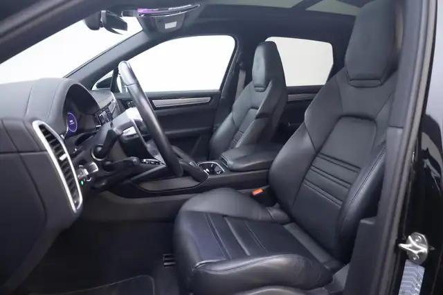 Porsche Cayenne view 5