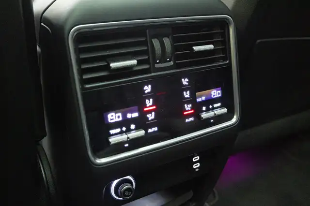 Porsche Cayenne view 9