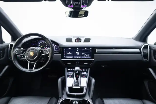 Porsche Cayenne view 4
