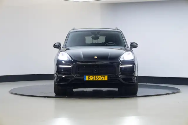 Porsche Cayenne view 22