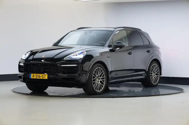 Porsche Cayenne view 23