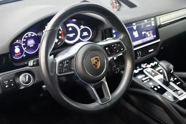 Porsche Cayenne view 10