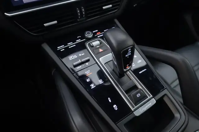 Porsche Cayenne view 12