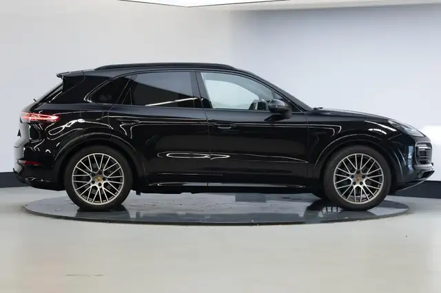 Porsche Cayenne view 27
