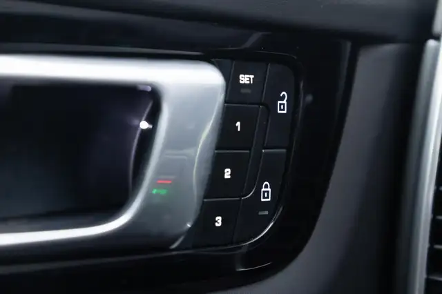 Porsche Cayenne view 19