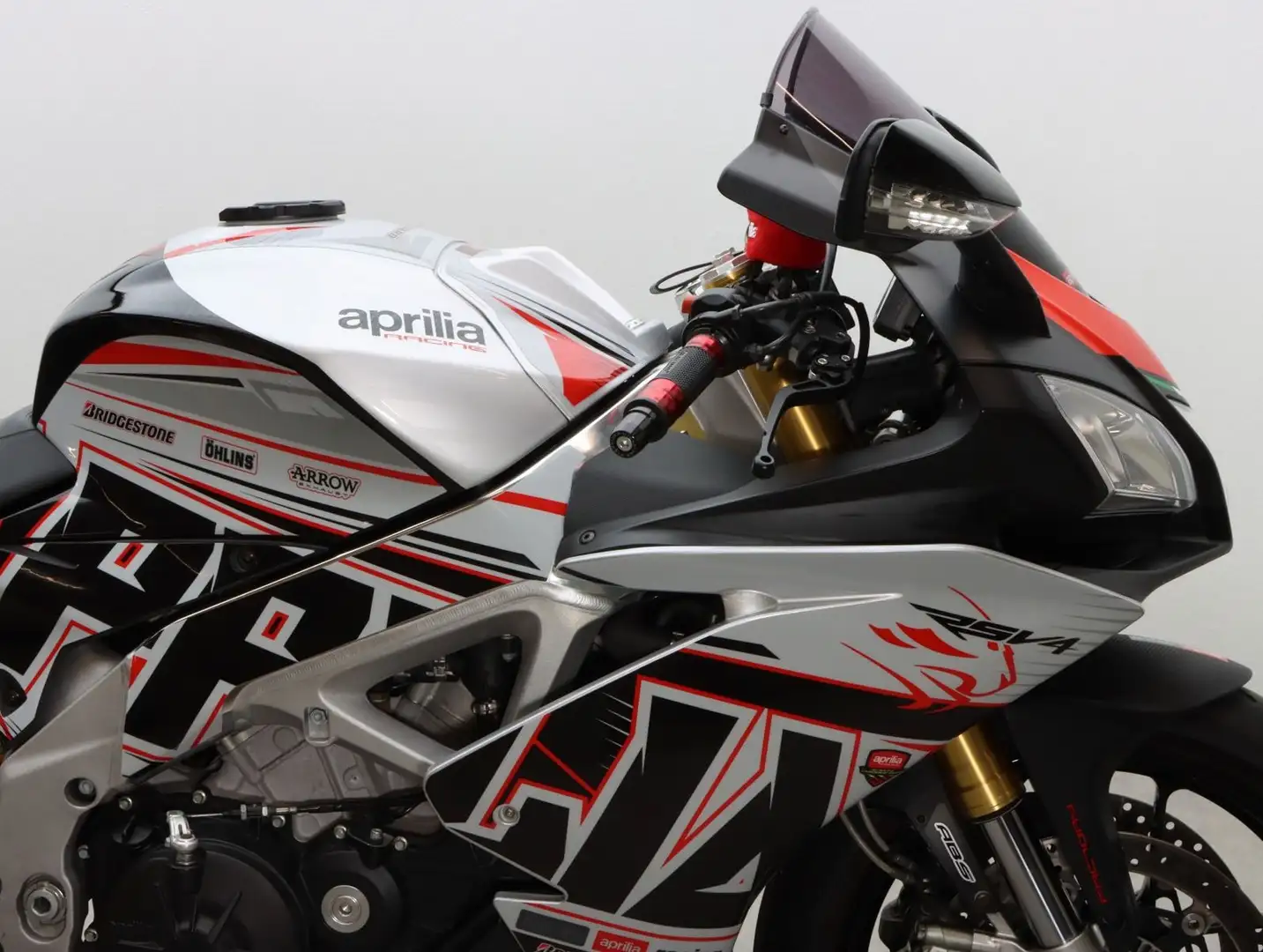 Aprilia RSV4 APRC mit ABS & TC| Akrapovic verbaut Argintiu - 2