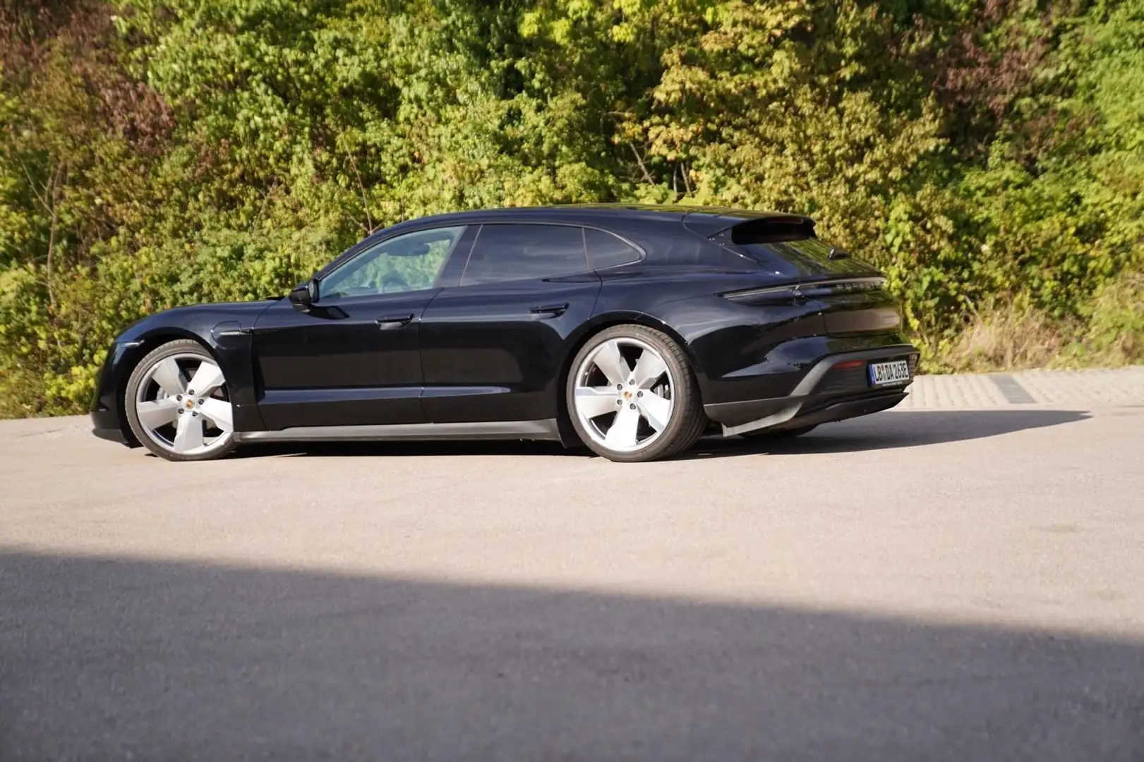 Porsche Taycan Sport Turismo 1 Hand/LED/PANO Noir - 2