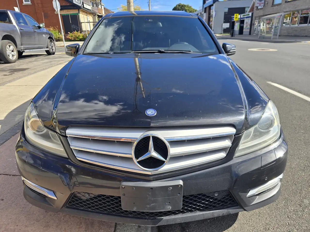 Mercedes-Benz C-Class снимка Mercedes-Benz C-Class