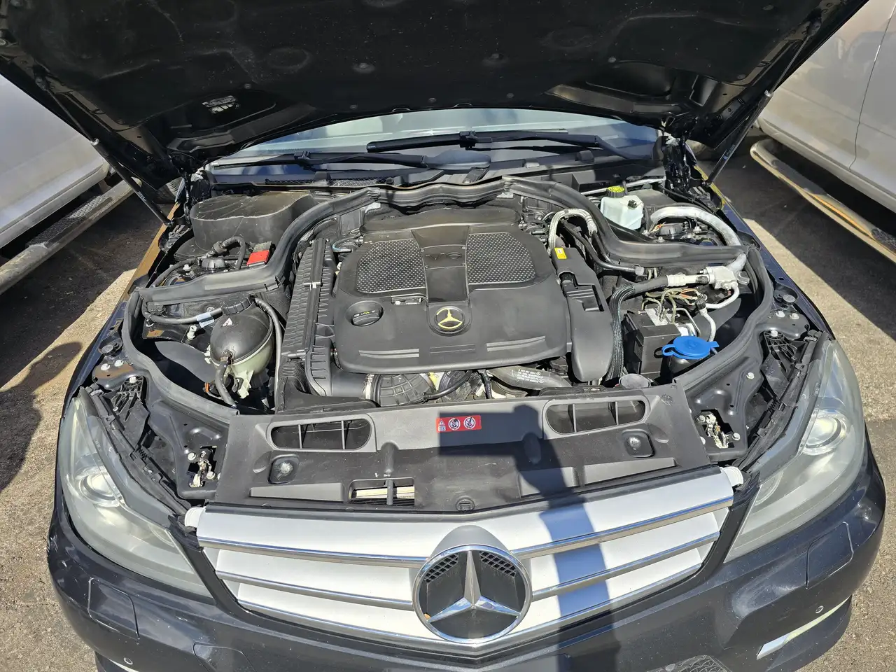 Mercedes-Benz C-Class снимка Mercedes-Benz C-Class