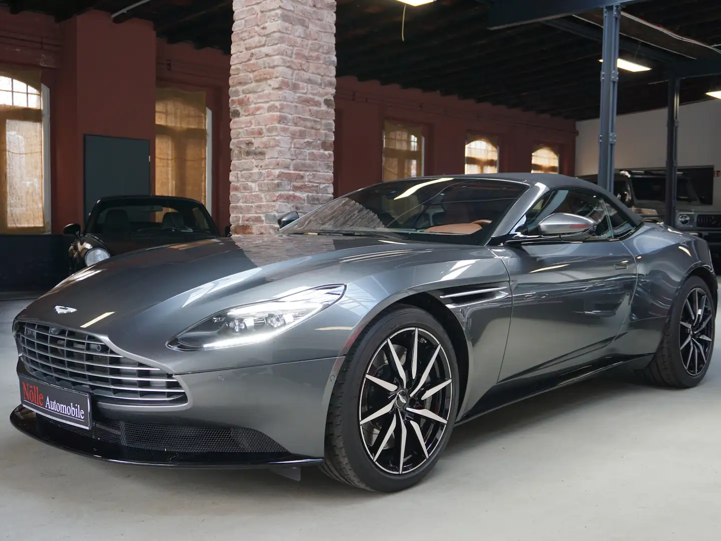 Aston Martin DB11 4.0 V8 Volante 360° neue Inspektion Deutsch Grijs - 2