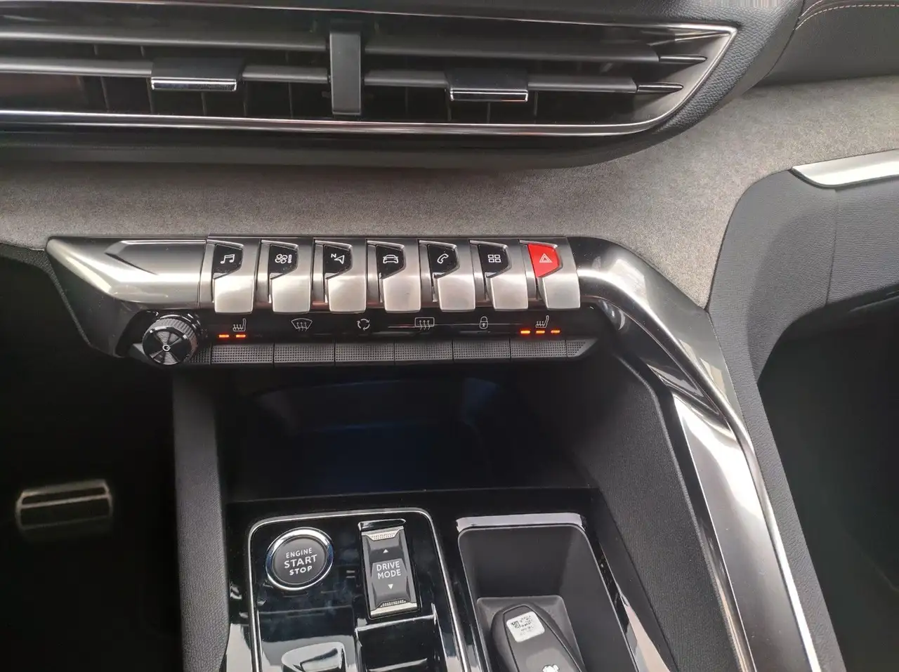 Peugeot 3008 GT Autom AHK ACC LED KeyFree Kamera 21