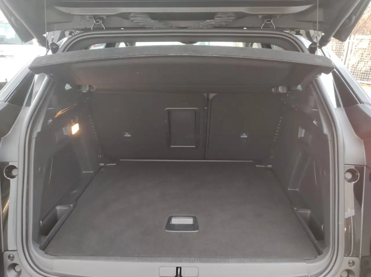 Peugeot 3008 GT Autom AHK ACC LED KeyFree Kamera 5