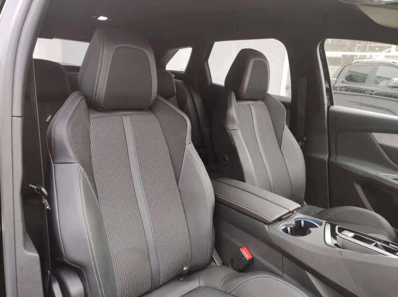 Peugeot 3008 GT Autom AHK ACC LED KeyFree Kamera 8