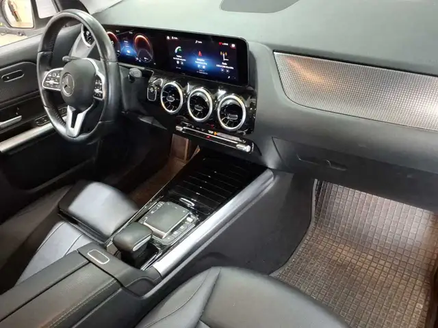 Mercedes-Benz Gla view 9