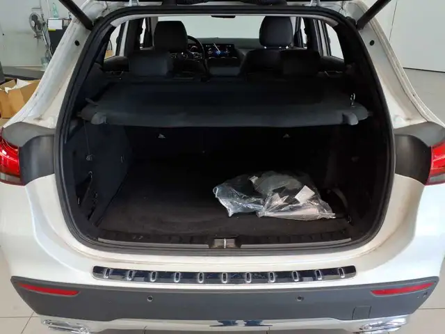 Mercedes-Benz Gla view 15