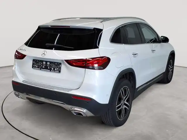Mercedes-Benz Gla view 4