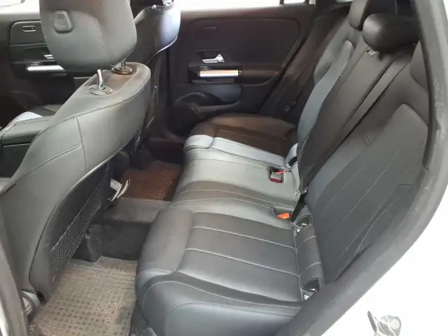 Mercedes-Benz Gla view 13