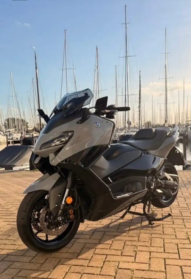 Yamaha Tmax 560