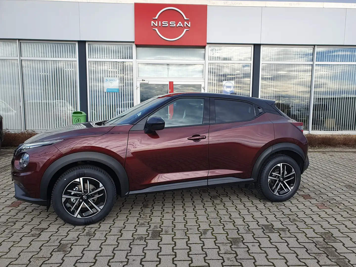 Nissan Juke 1.0 DIG-T N-Connecta, Winter-Paket, Navi, LED, DAB Rosso - 2
