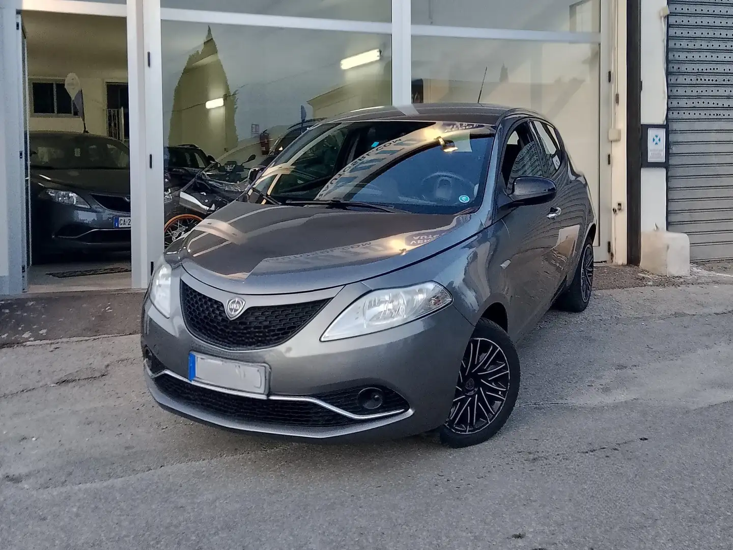 Lancia Ypsilon Ypsilon 1.2 Gold 69cv my18 Gris - 1