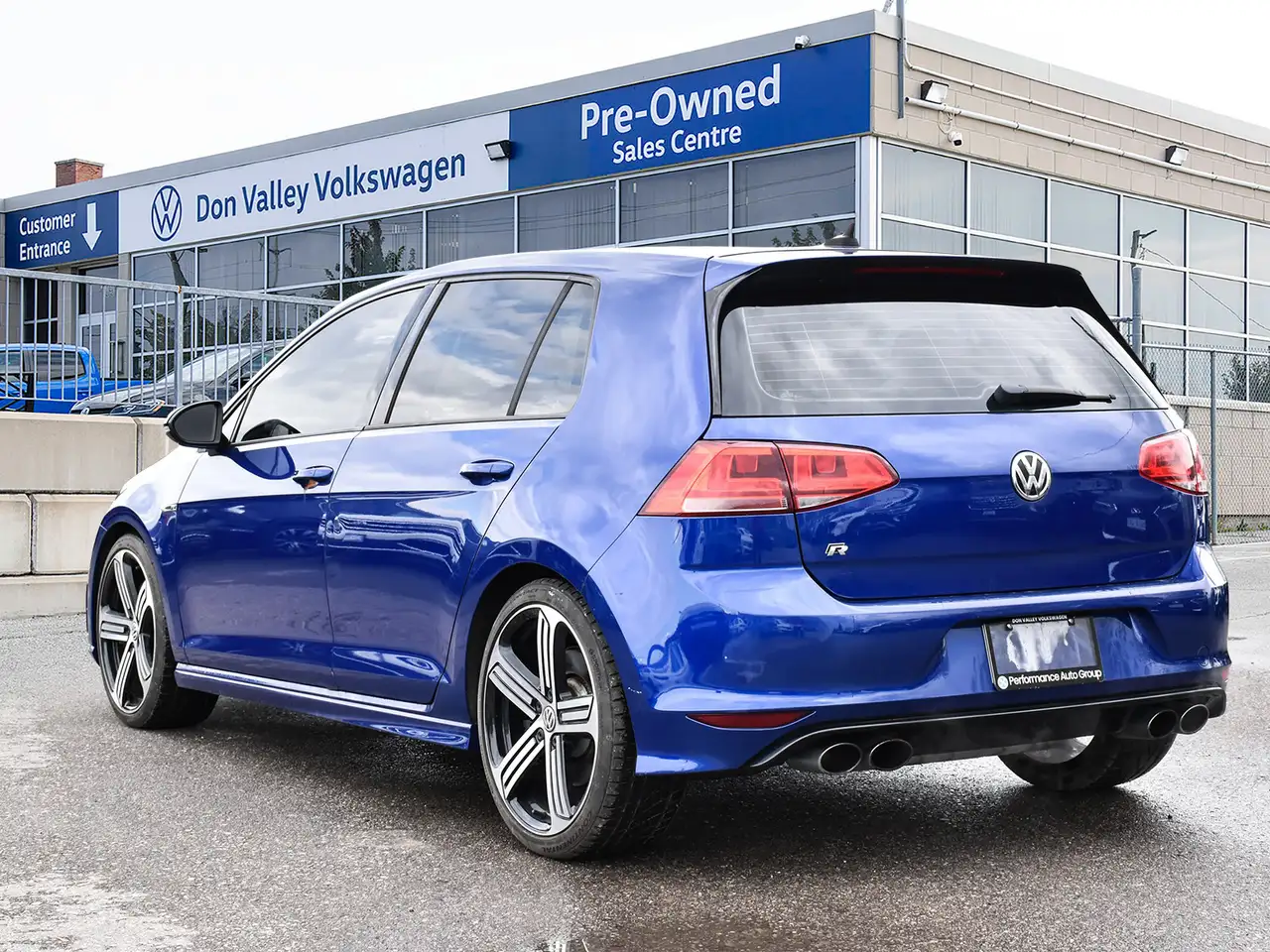 Volkswagen Golf R снимка Volkswagen Golf R