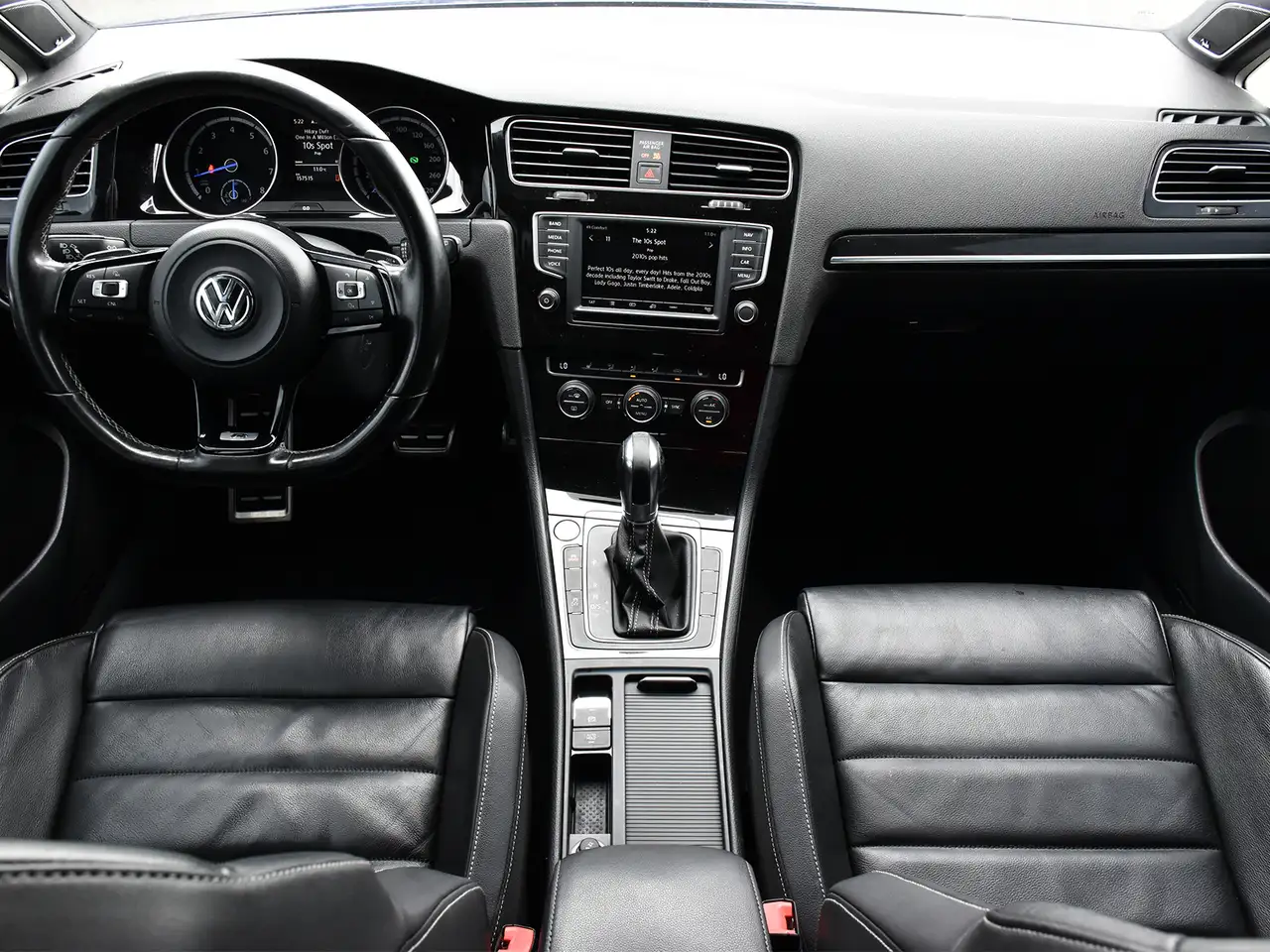 Volkswagen Golf R снимка Volkswagen Golf R