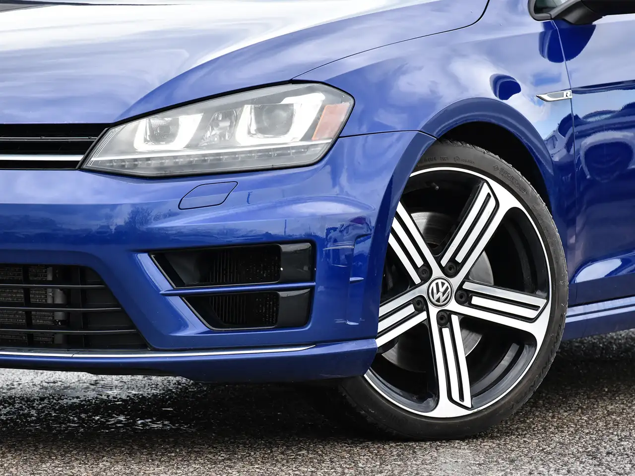 Volkswagen Golf R снимка Volkswagen Golf R