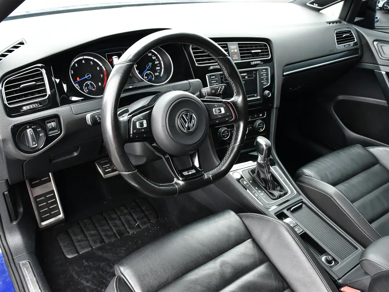 Volkswagen Golf R снимка Volkswagen Golf R