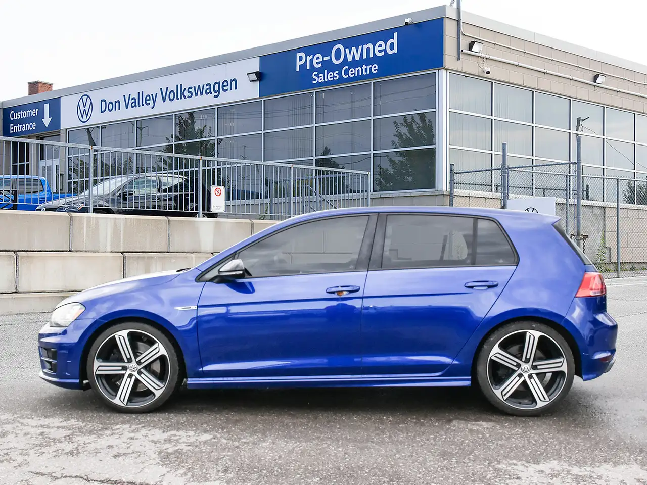 Volkswagen Golf R снимка Volkswagen Golf R