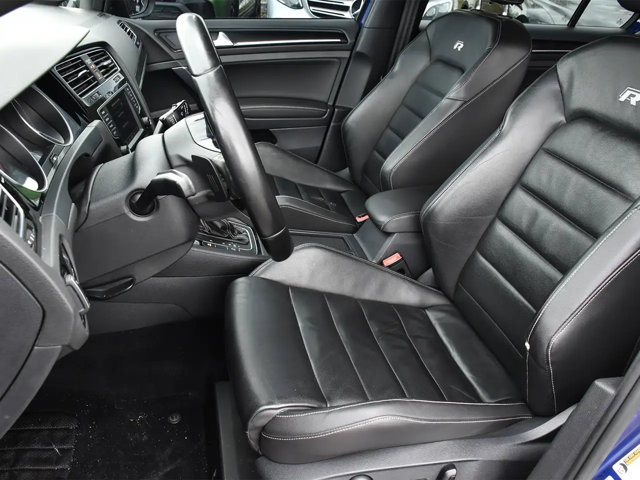 Volkswagen Golf R снимка Volkswagen Golf R