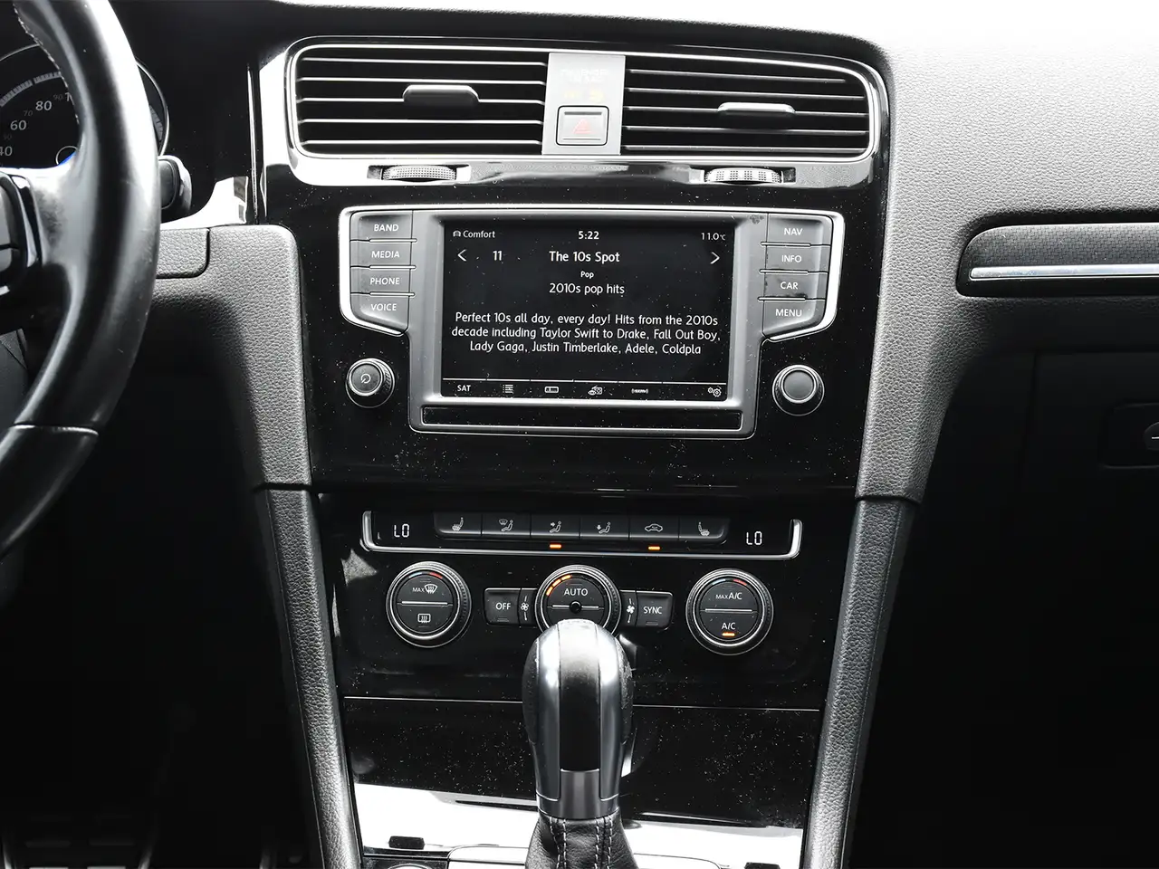 Volkswagen Golf R снимка Volkswagen Golf R