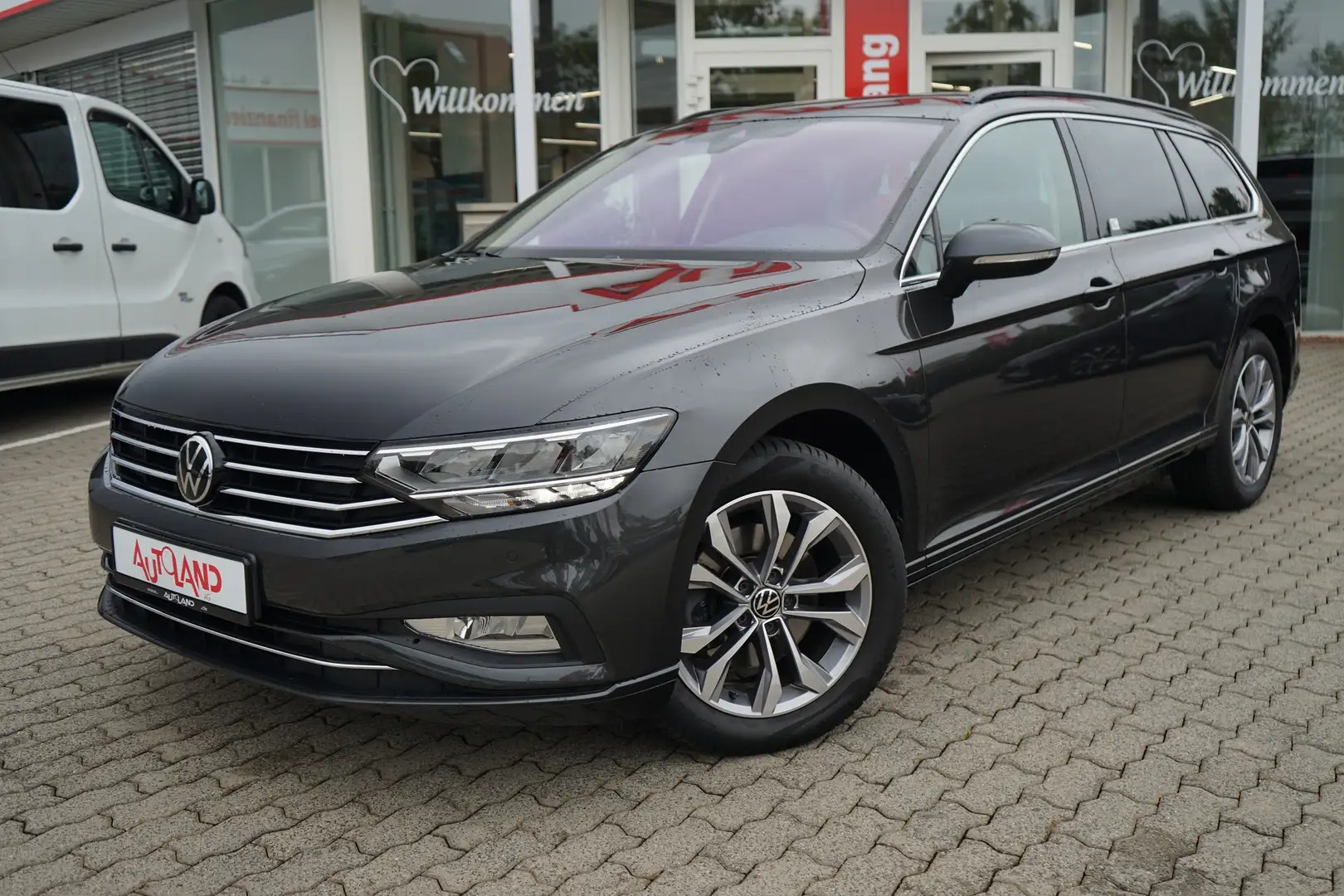 Volkswagen Passat Variant 2.0 TDI Business Discover Pro ACC Grau - 2