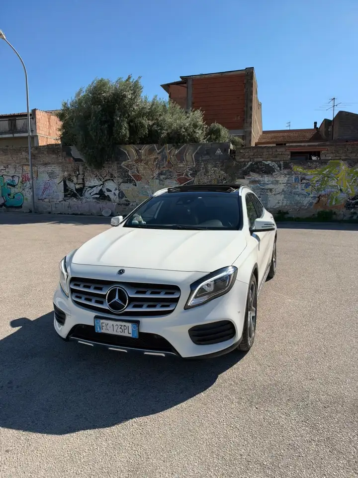 Mercedes-Benz GLA 220