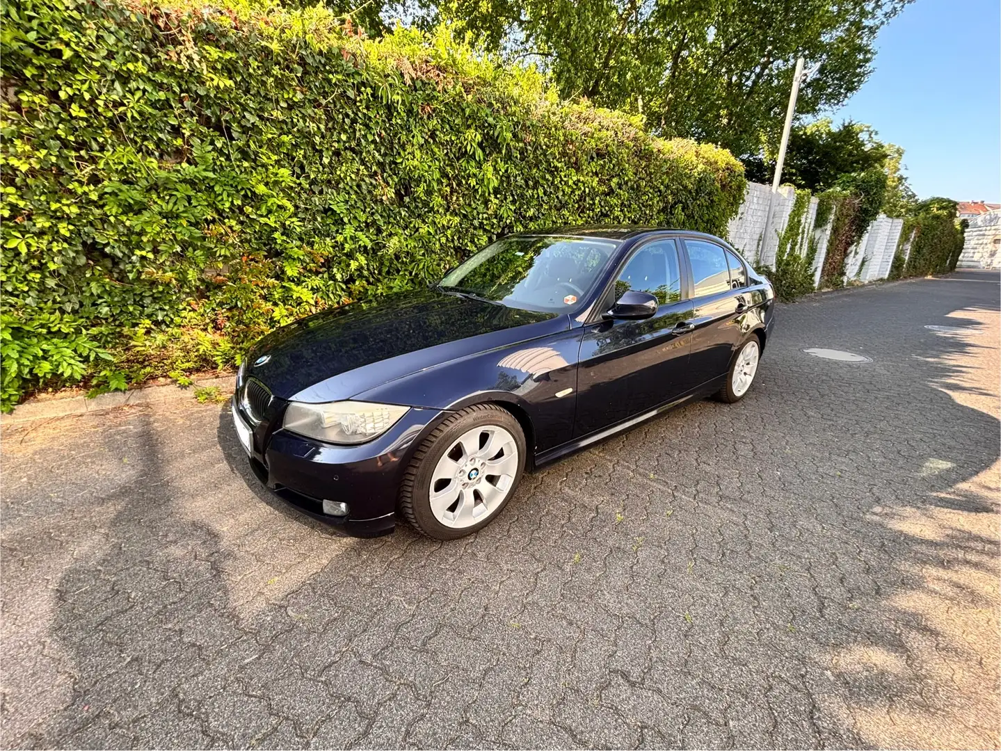 BMW 320 Blau - 2