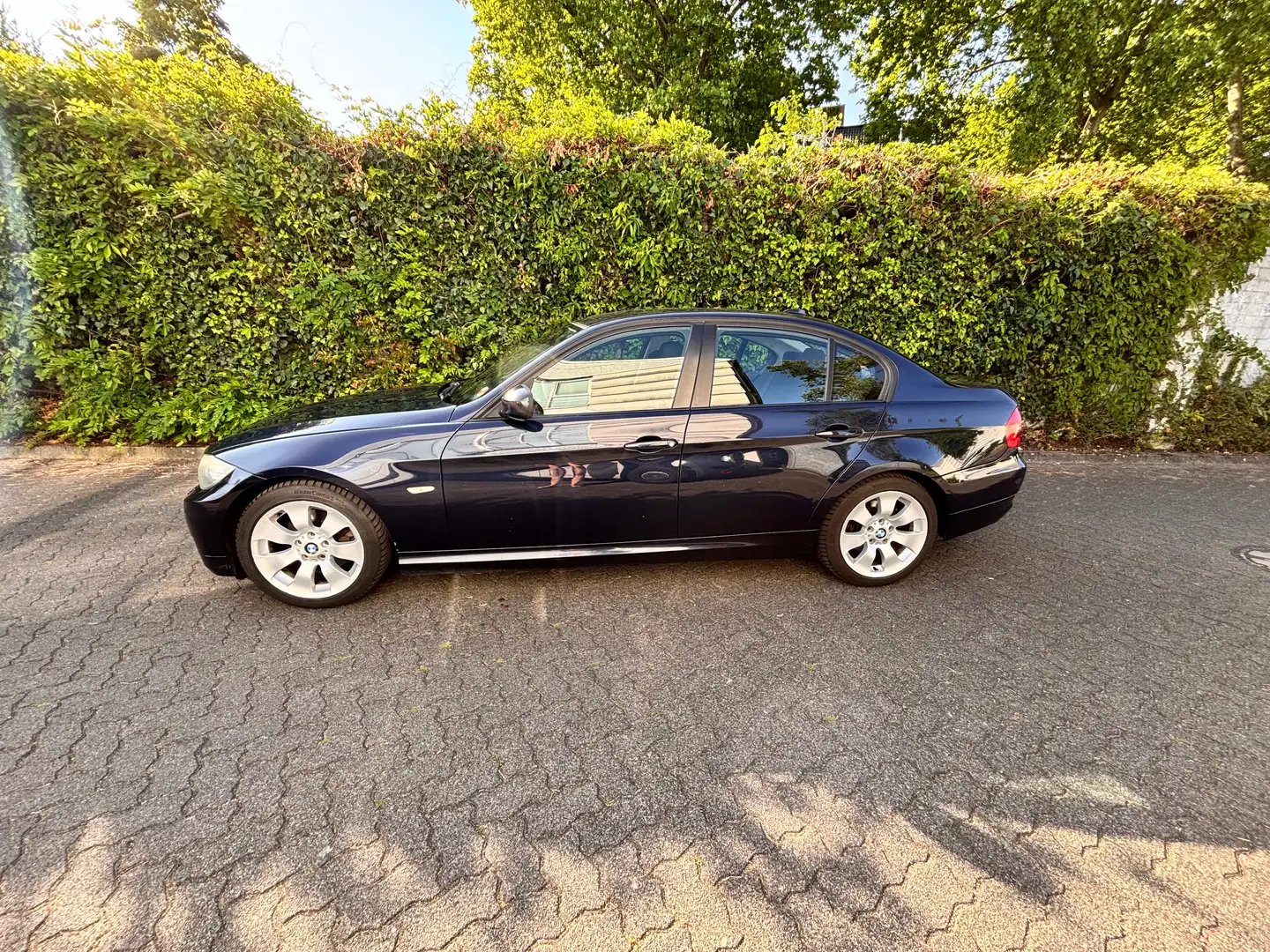 BMW 320 Blau - 1