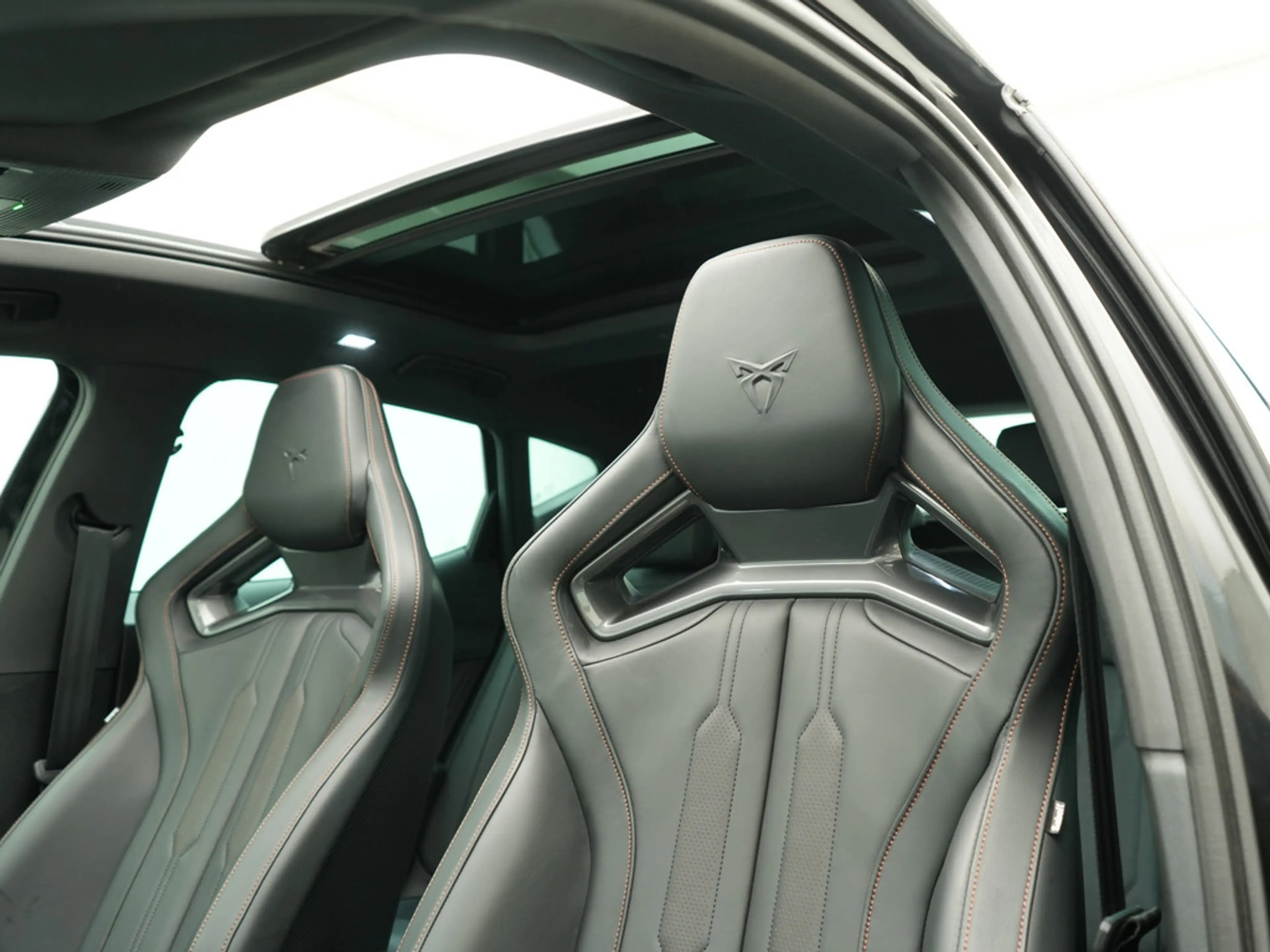 CUPRA Formentor VZ5 4Drive MATRIX DCC 360° LEDER — photo 4