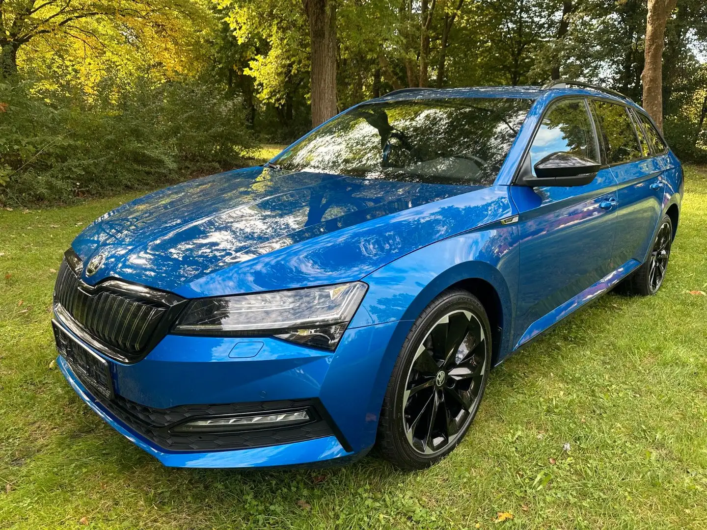 Skoda Superb Combi Sportline iV 1HAND/AHK/STANDHEIZUNG Bleu - 1